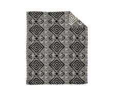 Load image into Gallery viewer, Widespread Aztec Print Throw

